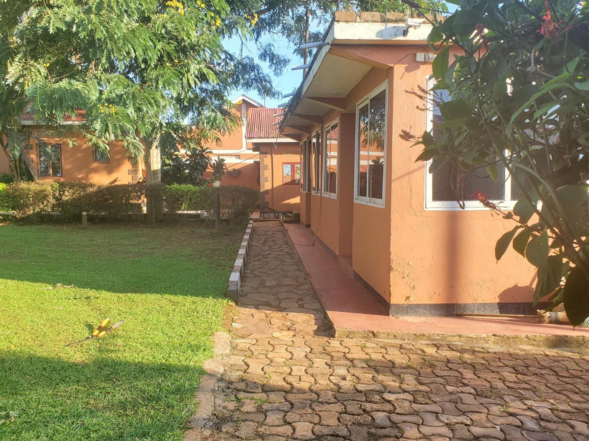 Gorilla African Guest House Entebbe Exteriér fotografie